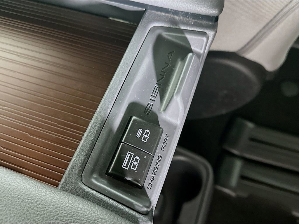 Used 2024 Toyota Sienna LE image 22