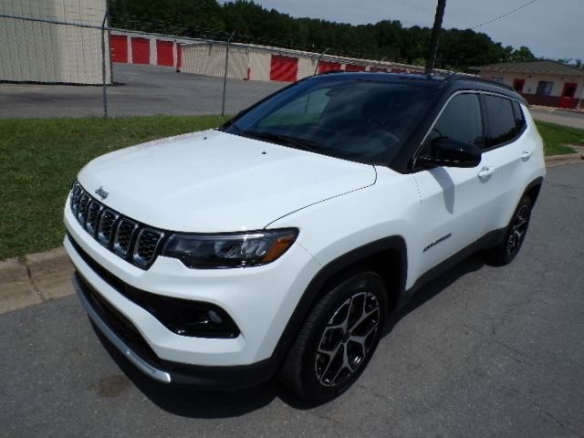 Used 2026 Jeep Compass Limited AWD/4WD image 14