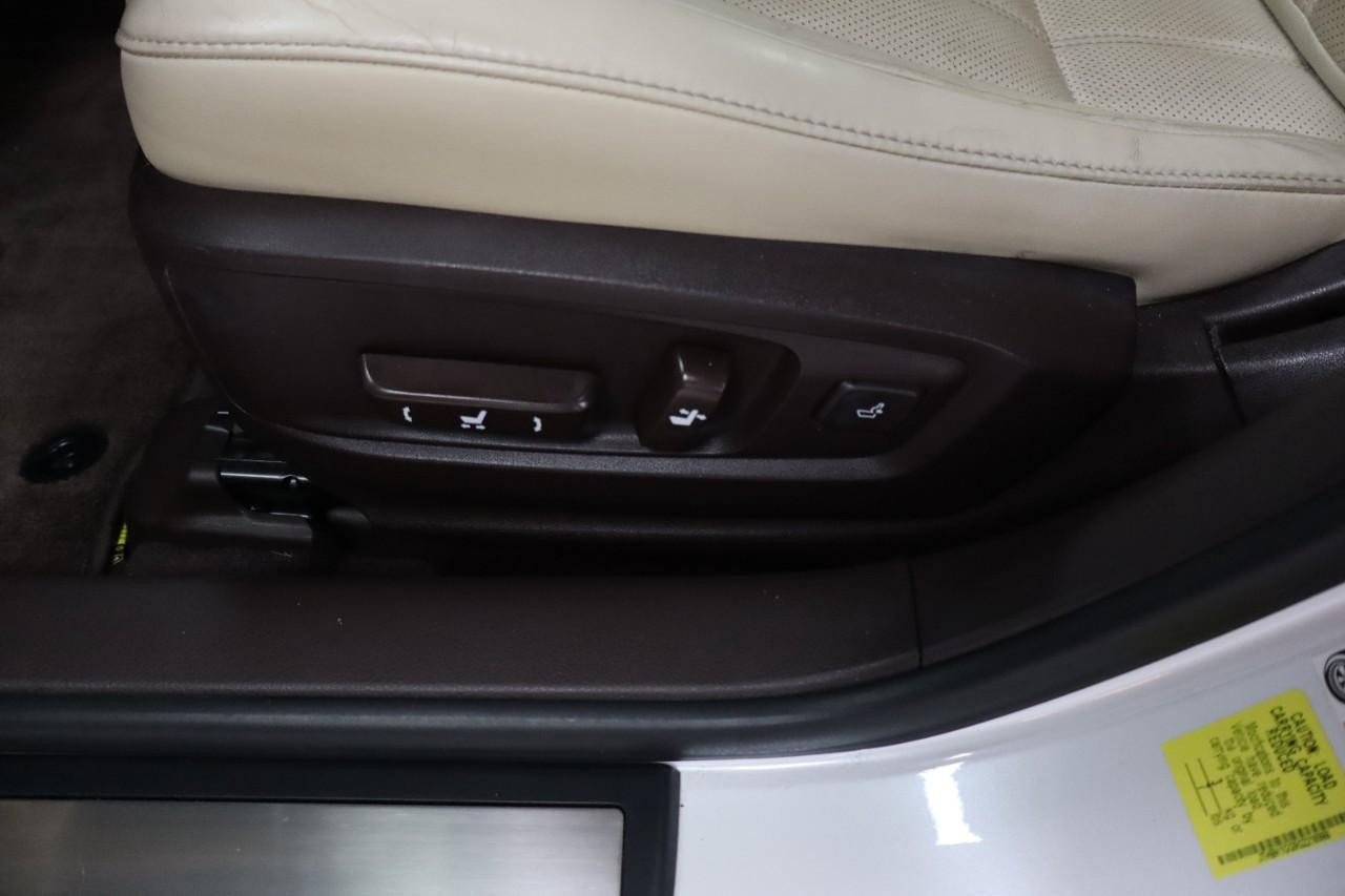 Used 2016 Lexus ES 350 w/ Luxury Package w/Wood Trim image 10