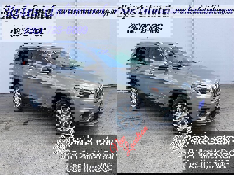 Used 2019 Jeep Cherokee Latitude w/ Cold Weather Group image 11