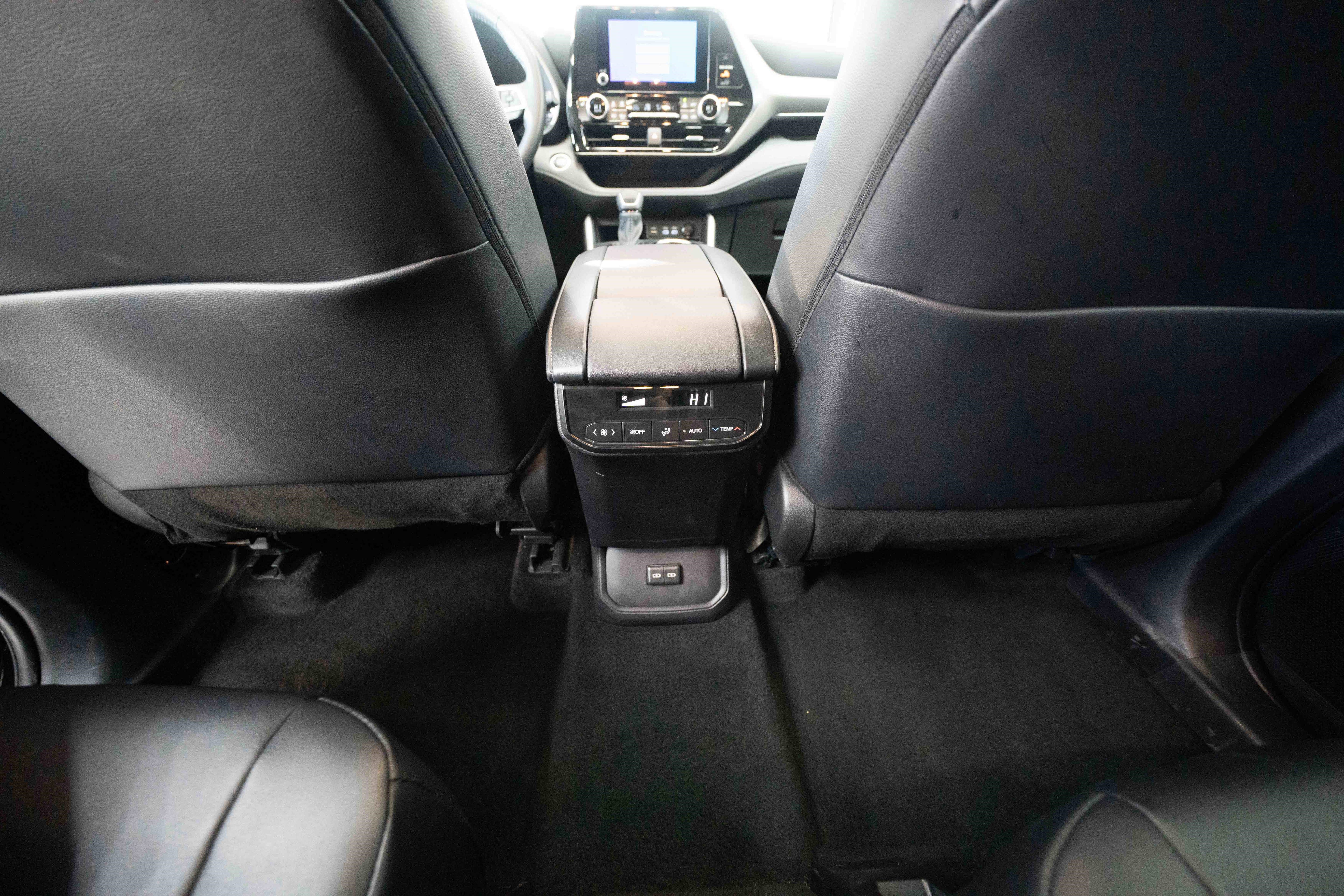 Used 2025 Toyota Highlander XLE image 22