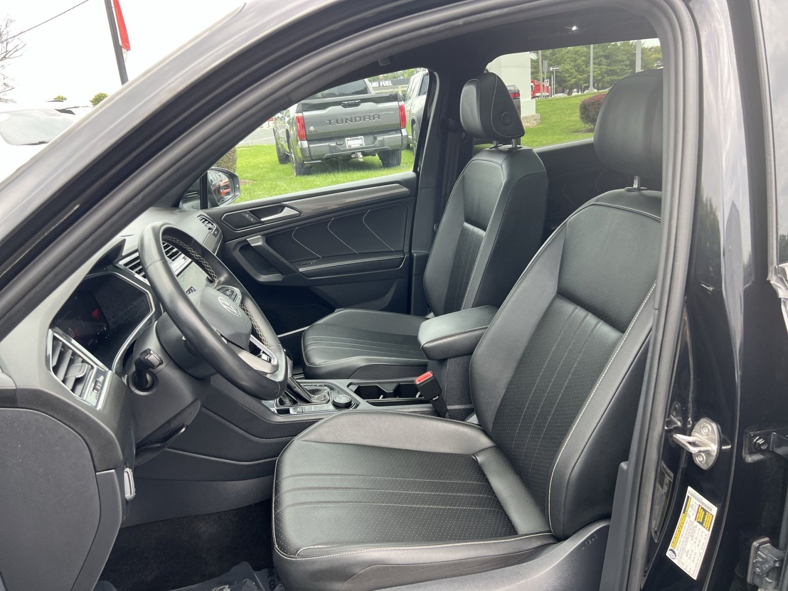 Used 2023 Volkswagen Tiguan SE R-Line AWD/4WD image 13