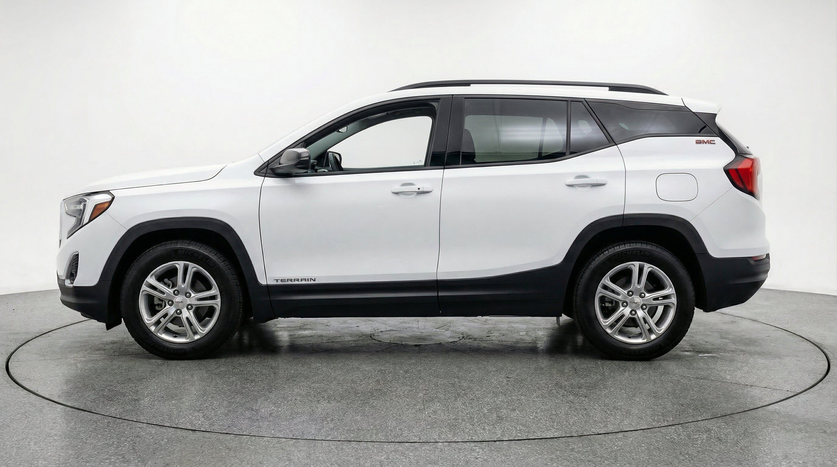 Used 2024 GMC Terrain SLE FWD image 5