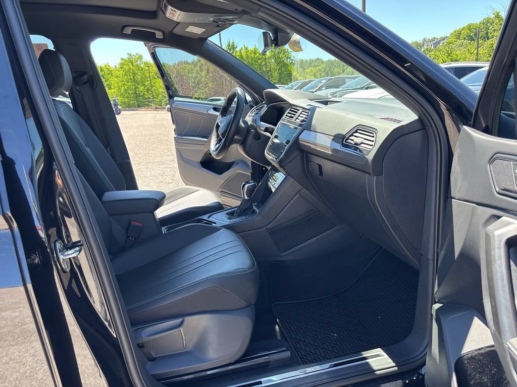 Used 2024 Volkswagen Tiguan SE R-Line FWD image 23