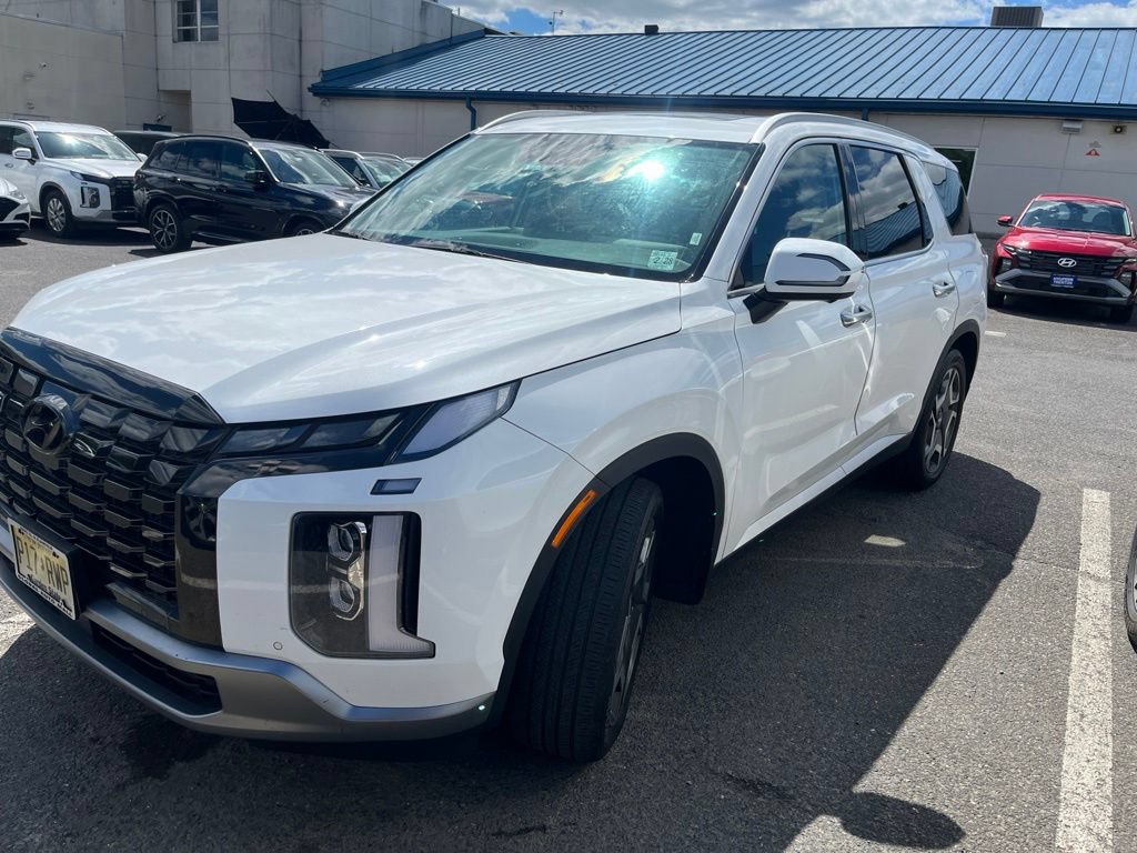Used 2023 Hyundai Palisade SEL w/ Premium Package AWD/4WD image 2