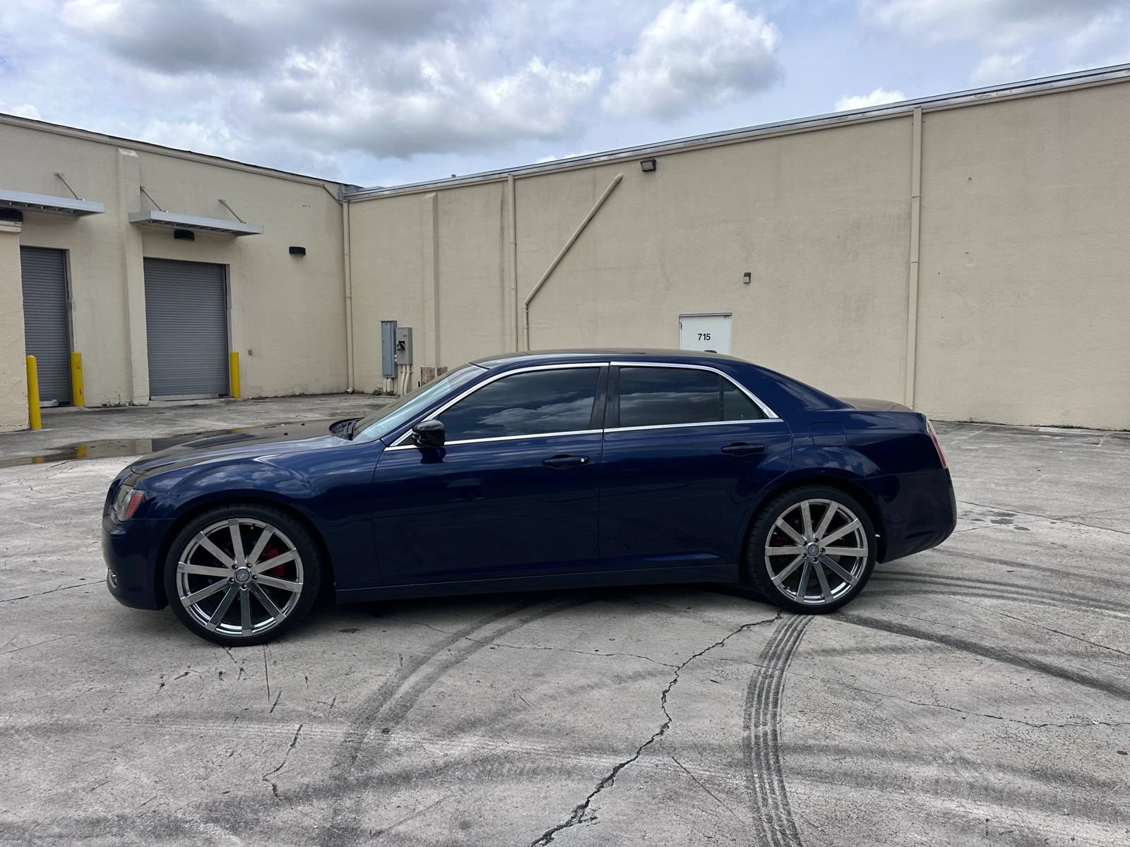 Used 2013 Chrysler 300 S RWD image 8