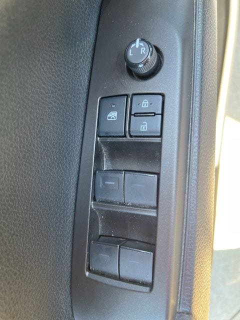 Used 2022 Toyota Camry SE FWD image 16