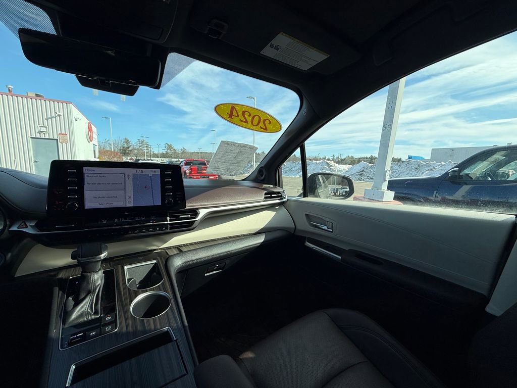 Certified 2024 Toyota Sienna Platinum image 9