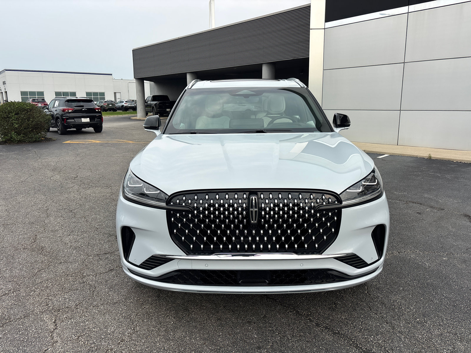 Certified 2025 Lincoln Aviator Black Label AWD/4WD image 2