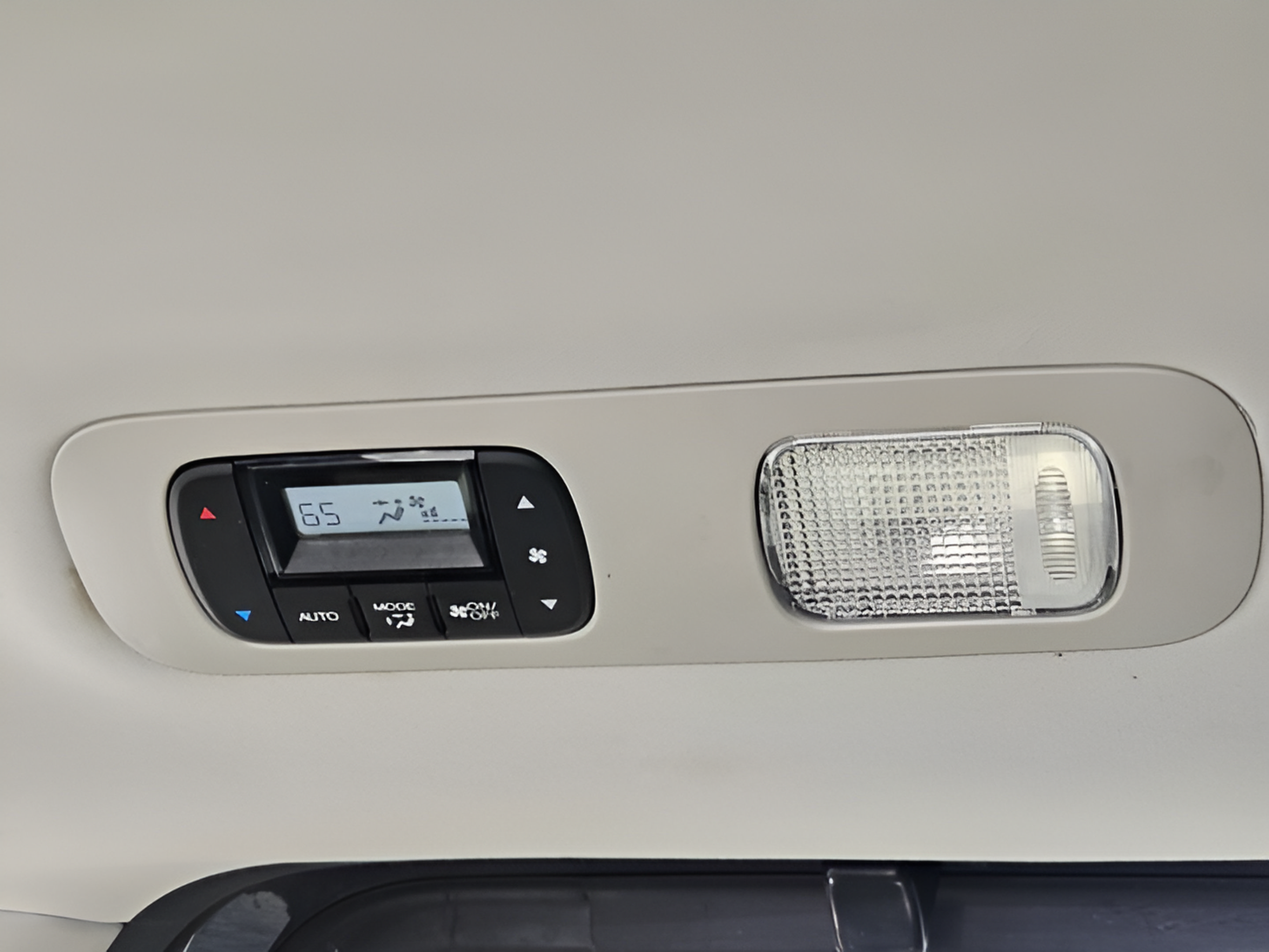 Used 2025 Honda Odyssey Elite image 31
