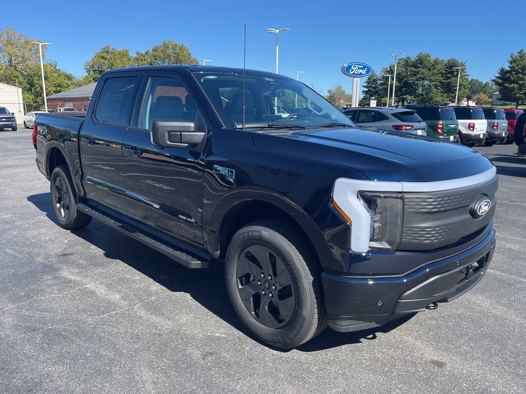 New 2025 Ford F150 Lightning Flash AWD/4WD image 7