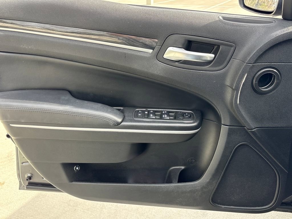 Used 2019 Chrysler 300 Touring L w/ Quick Order Package 22F image 16
