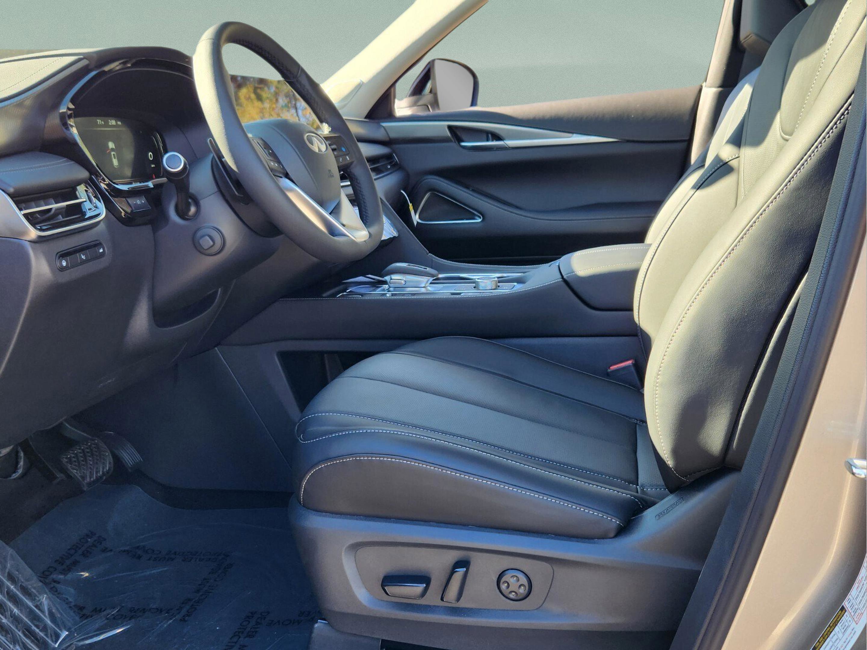 Certified 2025 INFINITI QX60 Luxe w/ Vision Package image 9