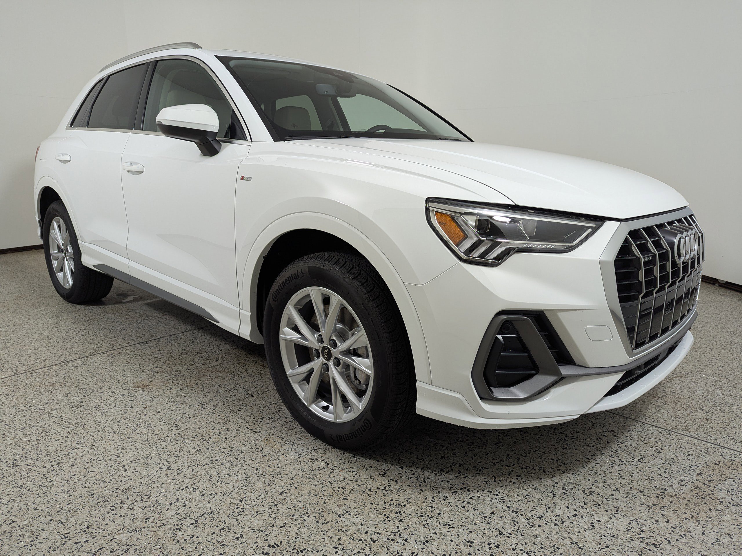 New 2025 Audi Q3 2.0T Premium