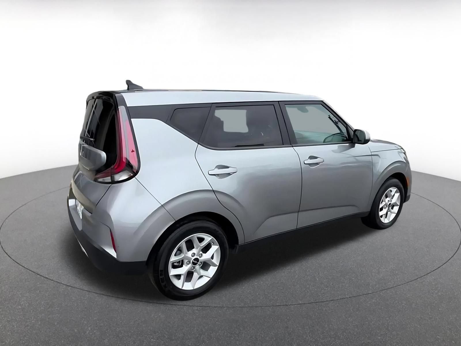 Used 2025 Kia Soul LX w/ LX Technology Package FWD image 15