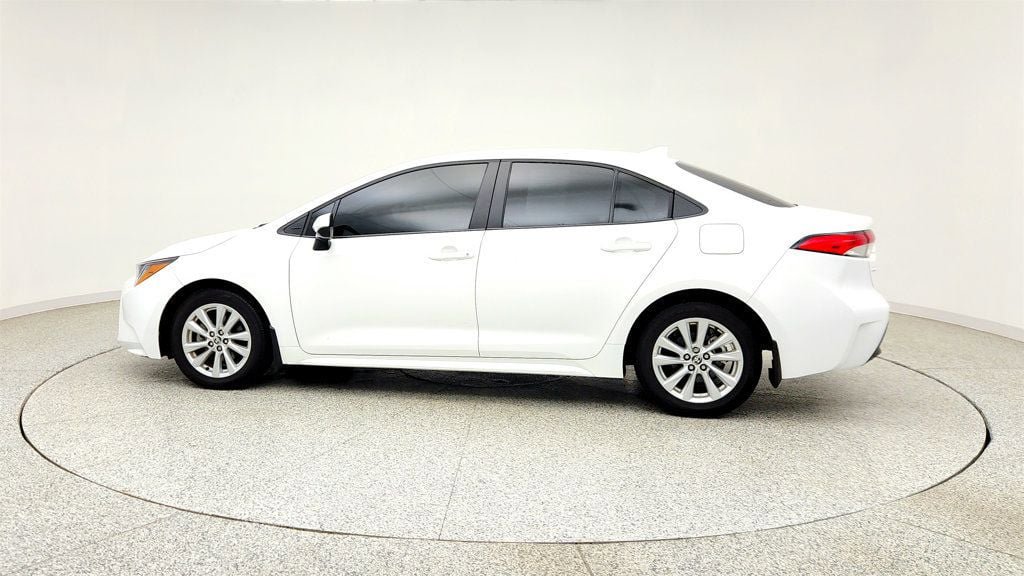 Used 2025 Toyota Corolla LE w/ LE Premium Package FWD image 8