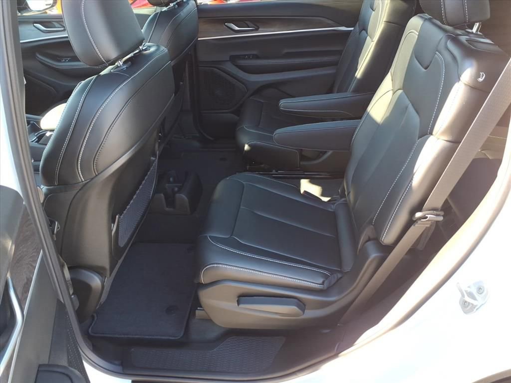 New 2025 Jeep Grand Cherokee L Limited image 12
