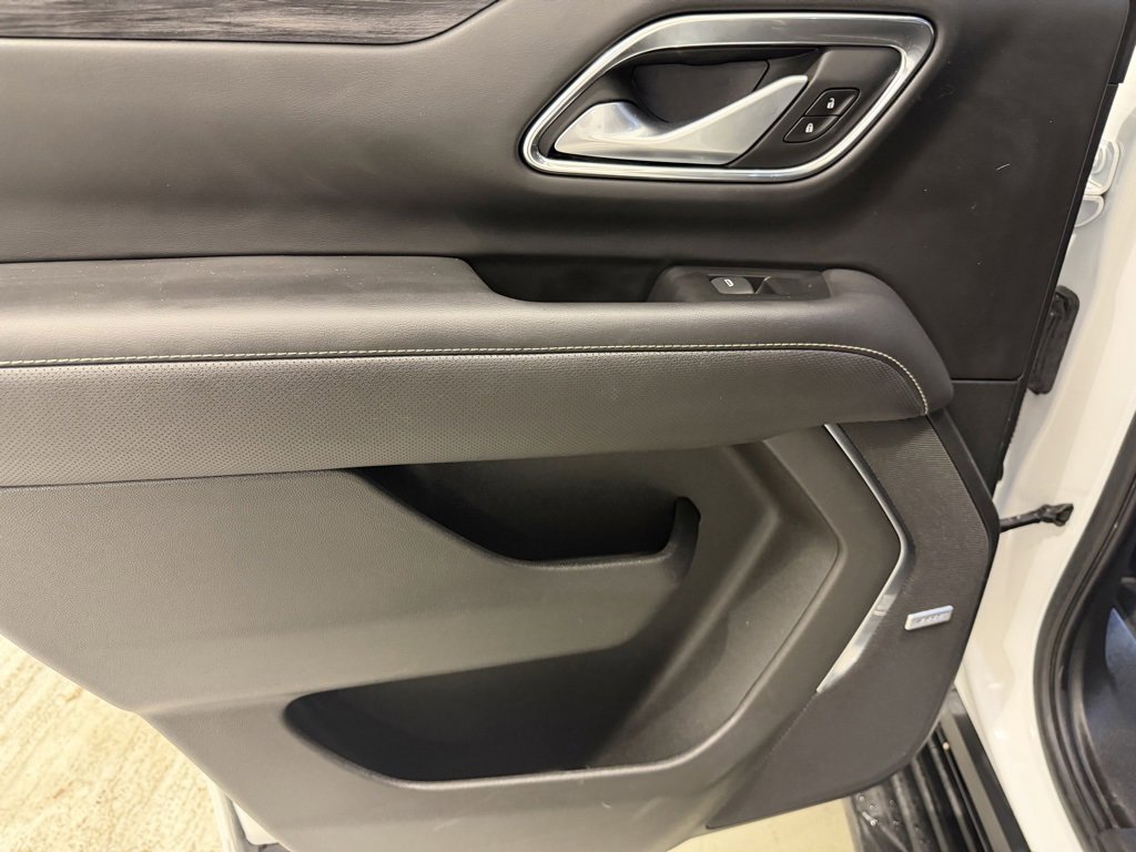 Used 2022 GMC Yukon SLT w/ SLT Luxury Package image 32