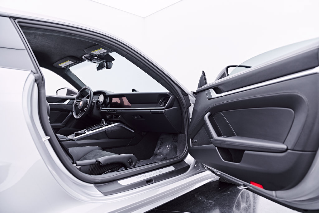 Used 2025 Porsche 911 Turbo S AWD/4WD image 39