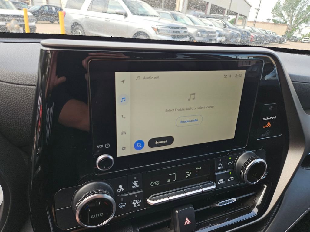 Used 2024 Toyota Highlander LE image 21