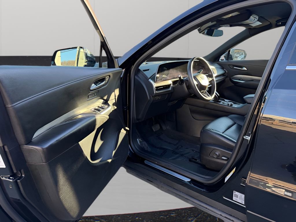 Used 2024 Cadillac XT4 Premium Luxury image 17