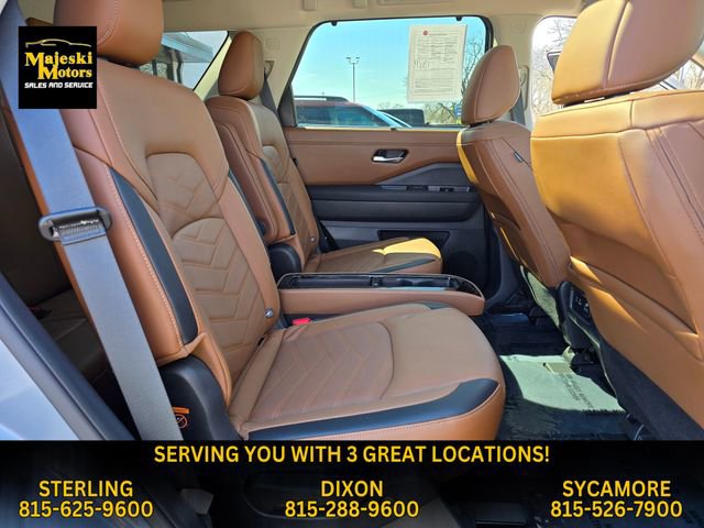 Used 2025 Nissan Pathfinder Platinum image 38