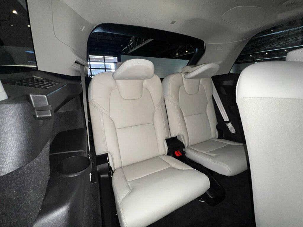 Used 2023 Volvo XC90 T8 Ultimate image 33