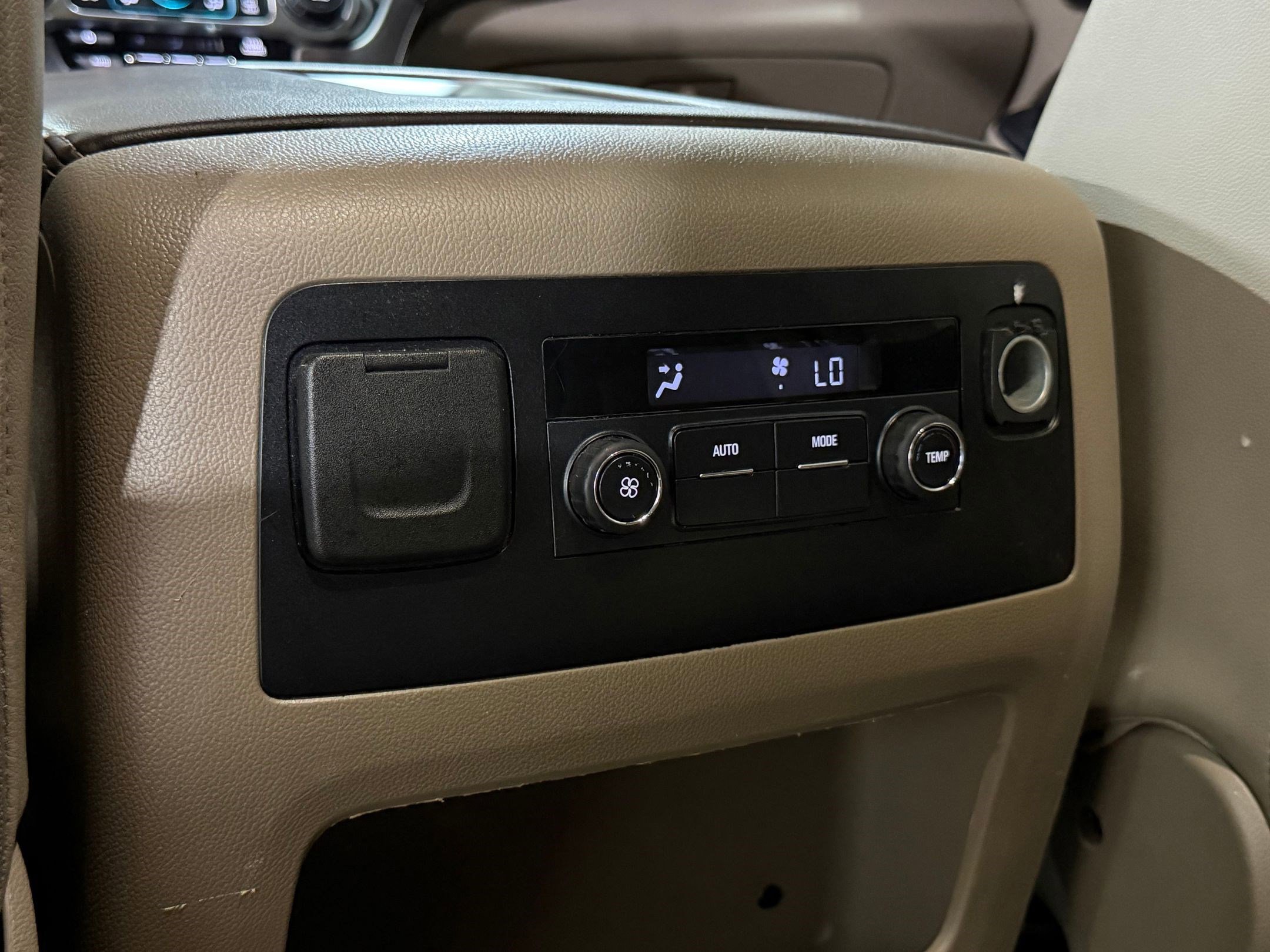 Used 2019 Chevrolet Suburban LT image 37