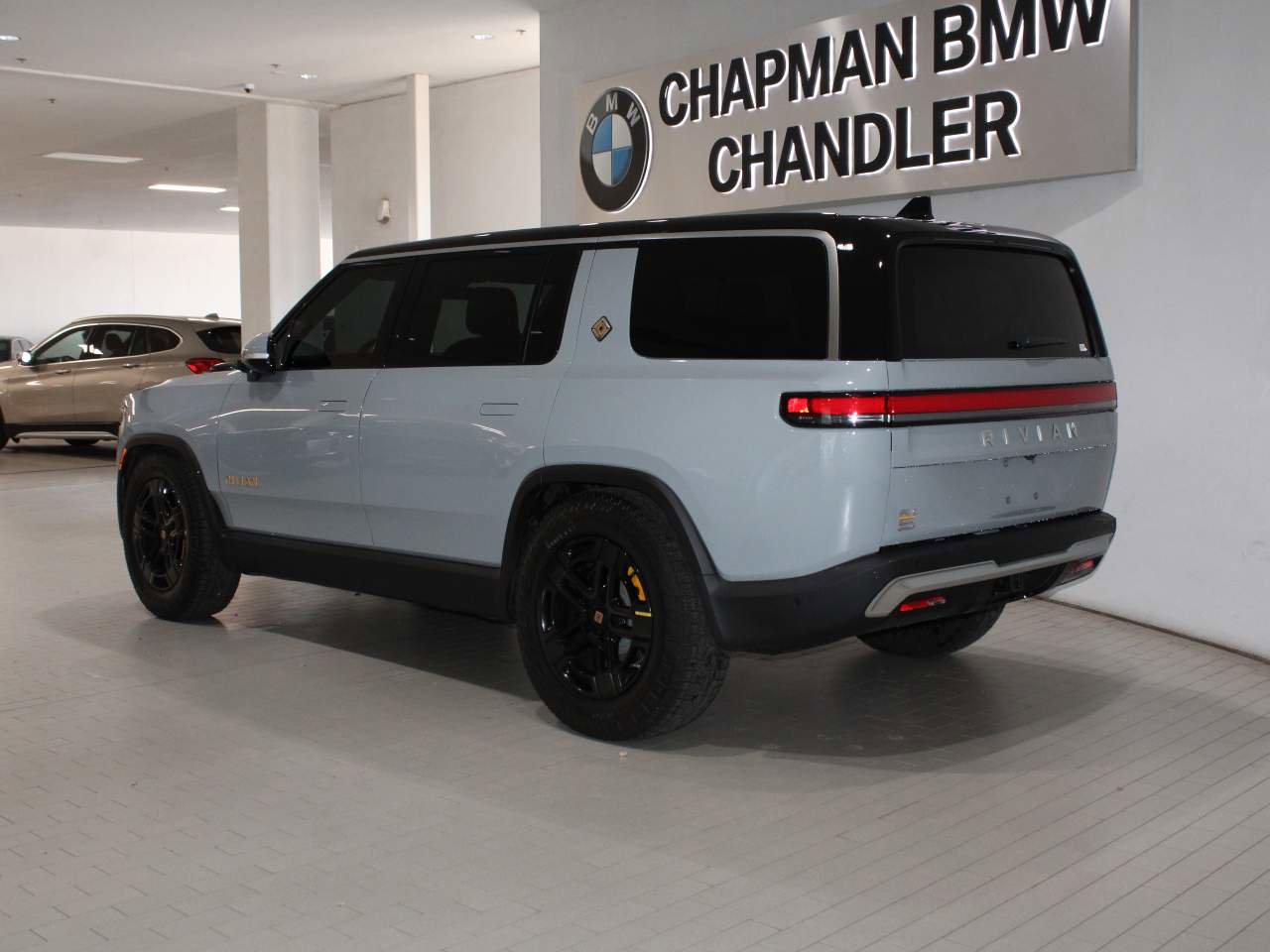 Used 2023 Rivian R1S Adventure image 5