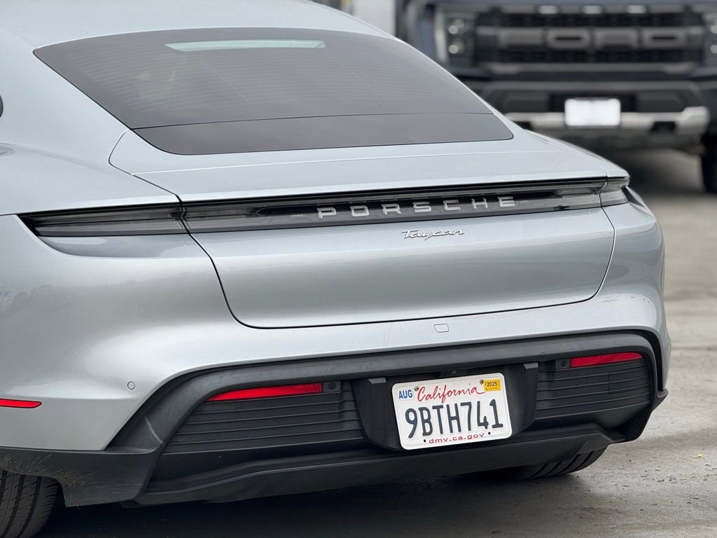 Used 2021 Porsche Taycan image 5
