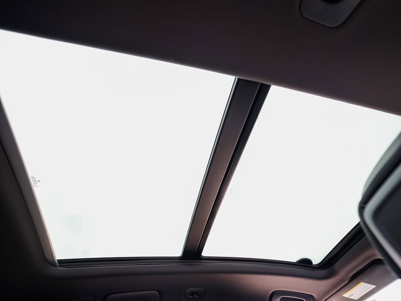 Certified 2025 Porsche Macan image 29