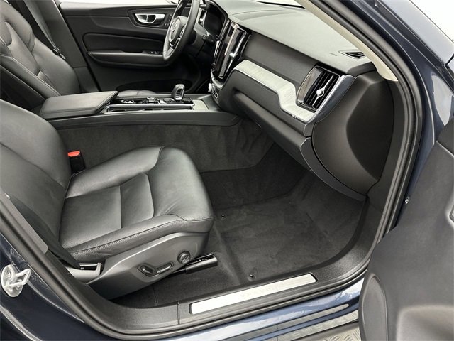 Used 2025 Volvo XC60 B5 Plus image 25