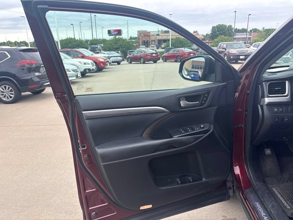 Used 2018 Toyota Highlander Limited w/ Protection Package #3 AWD/4WD image 9
