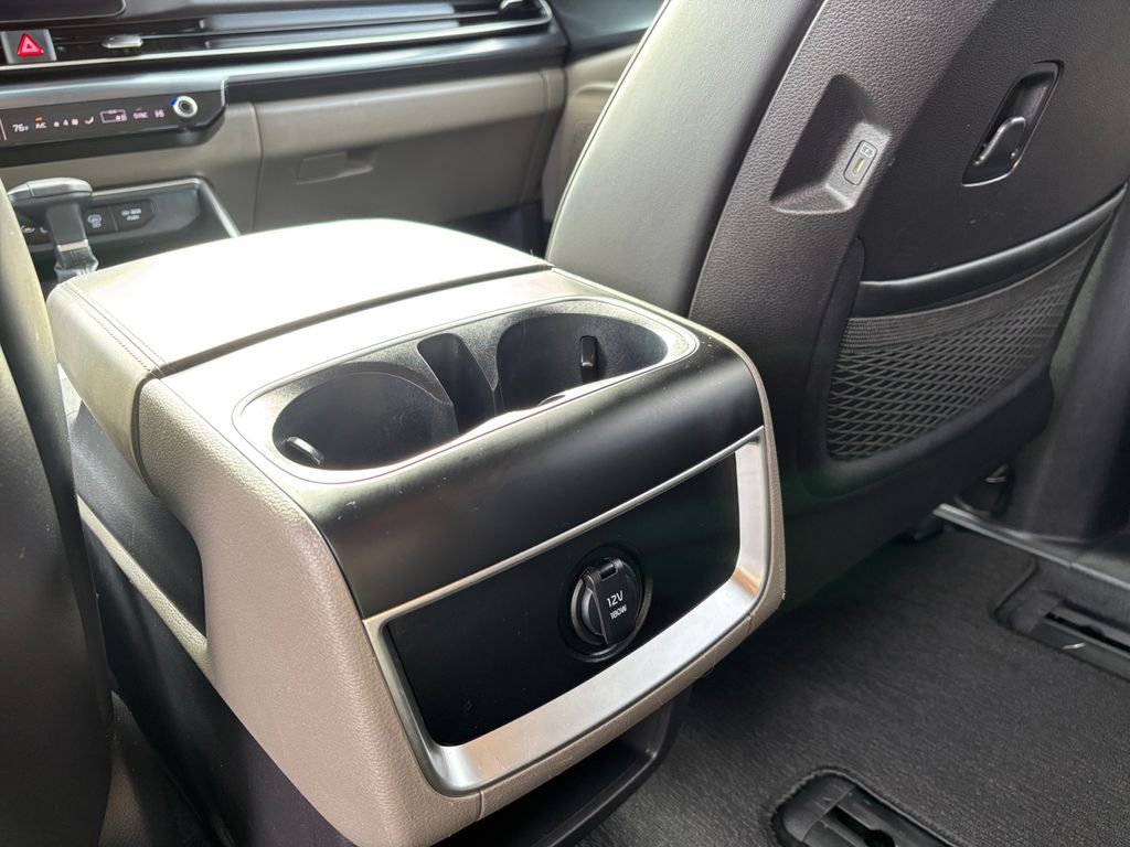 Used 2025 Kia Carnival FWD image 32