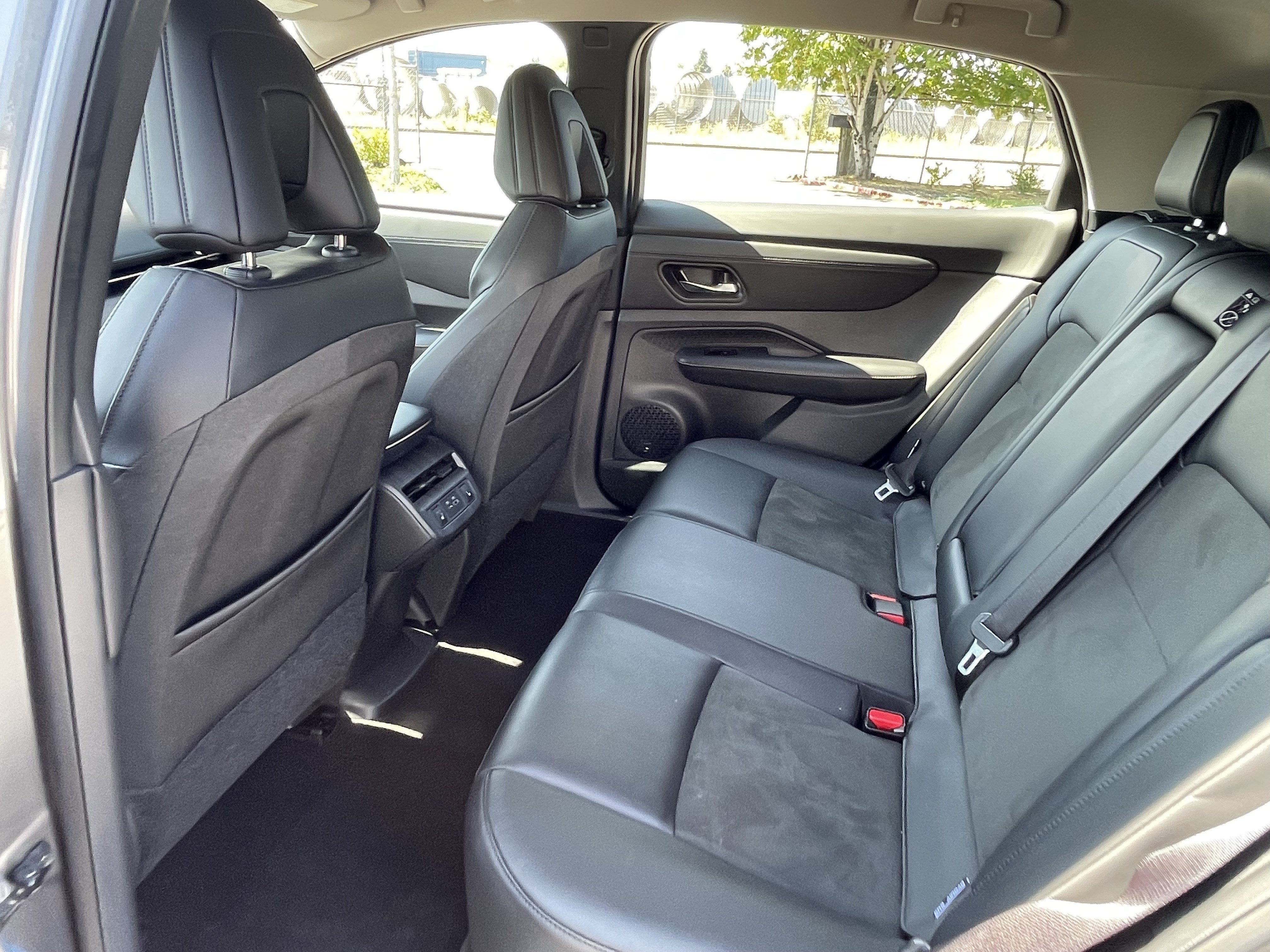 Used 2024 Nissan Ariya AWD image 15