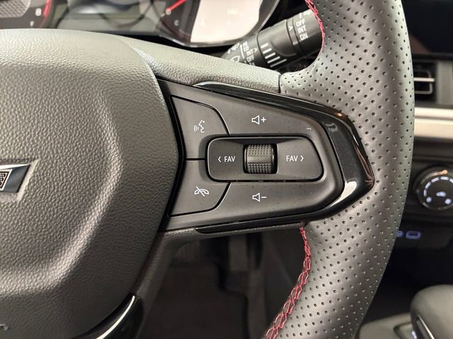 Used 2025 Chevrolet Trax RS w/ Sunroof Package image 24