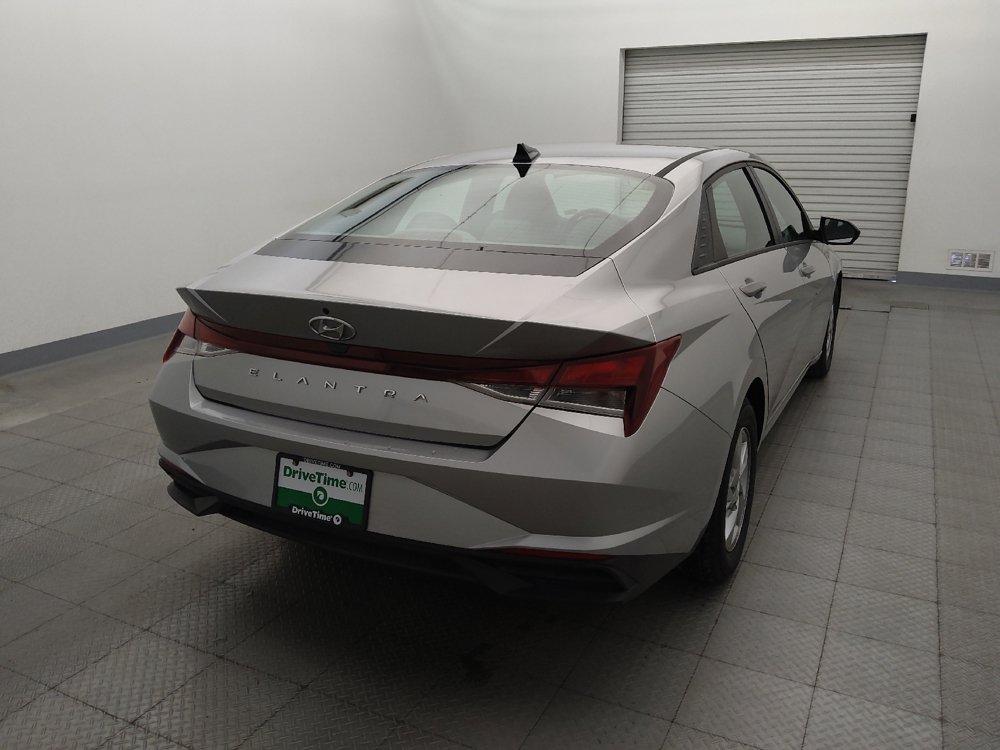 Used 2021 Hyundai Elantra SE FWD image 7