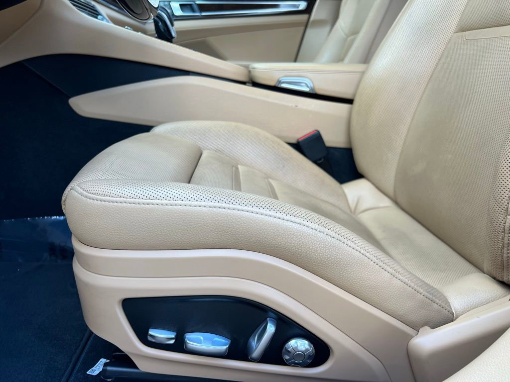 Used 2018 Porsche Panamera 4 image 35