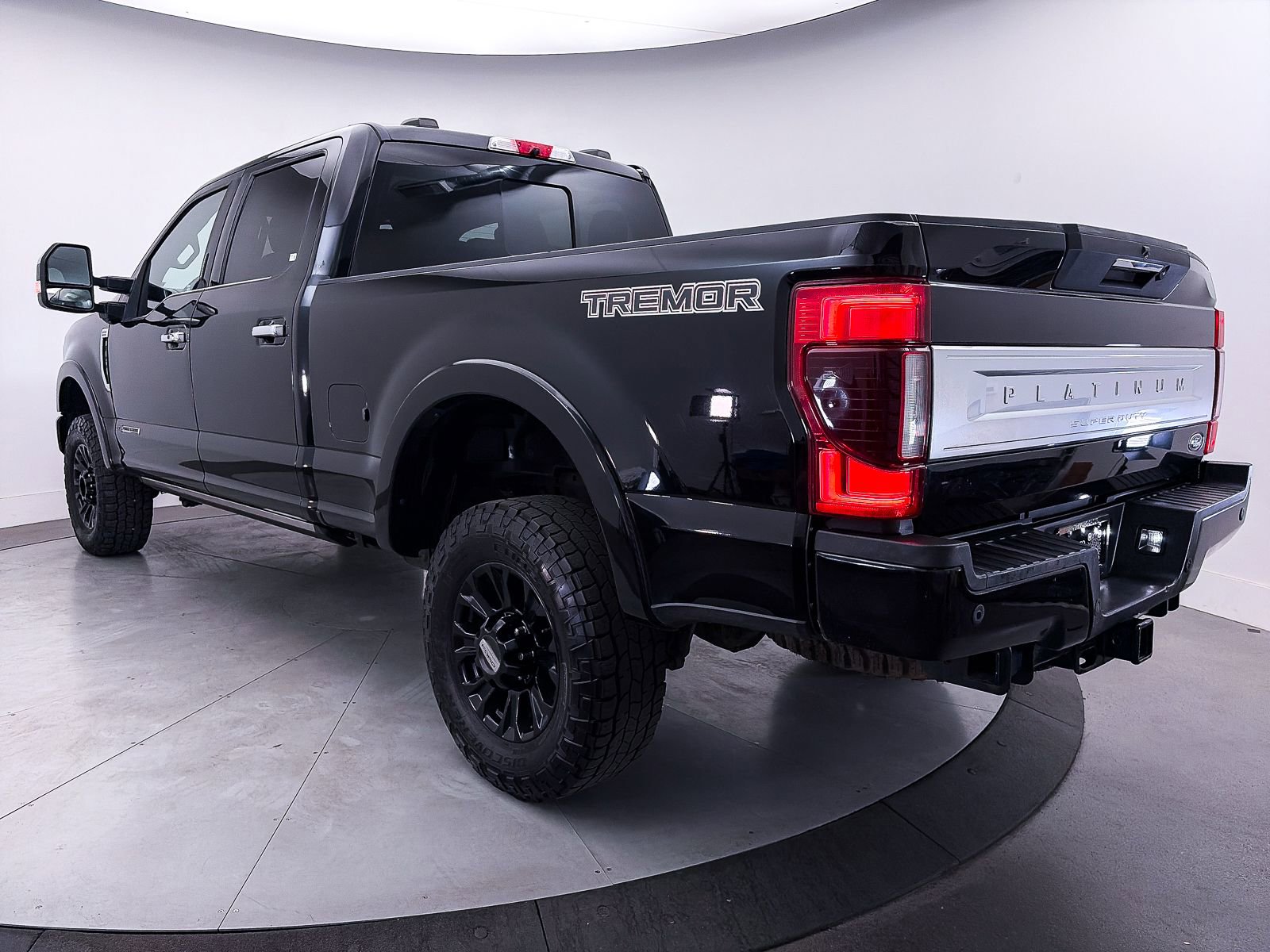 Used 2021 Ford F350 Platinum w/ Tremor Off-Road Package AWD/4WD image 15