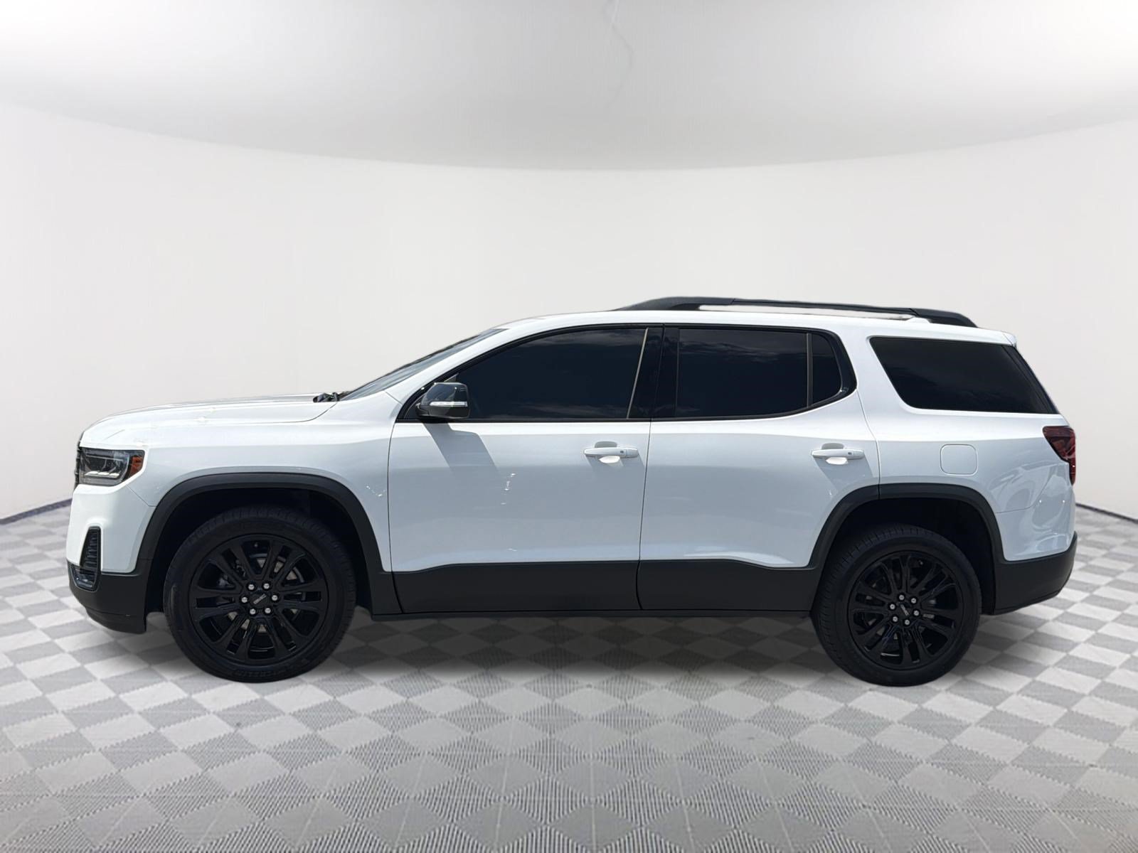Certified 2023 GMC Acadia SLT w/ Elevation Edition FWD image 2