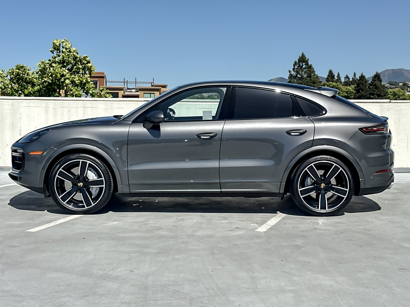 Used 2022 Porsche Cayenne Turbo w/ Assistance Package AWD/4WD image 3