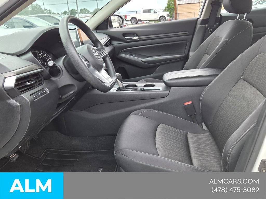Used 2025 Nissan Altima 2.5 SV FWD image 6