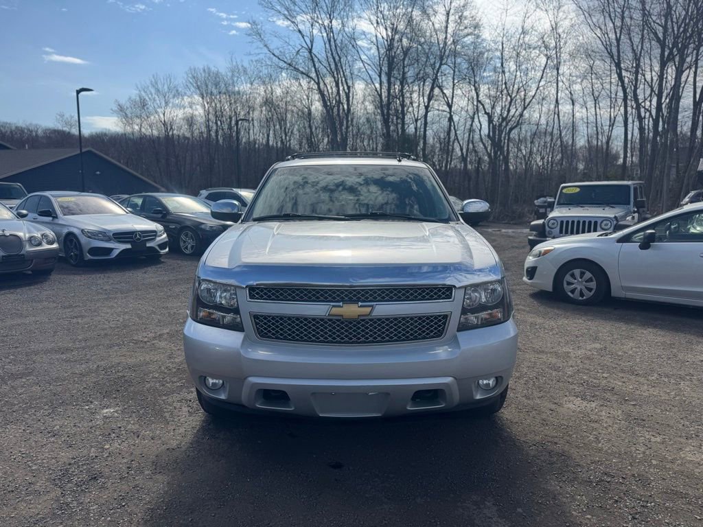 Used 2013 Chevrolet Avalanche LTZ image 2