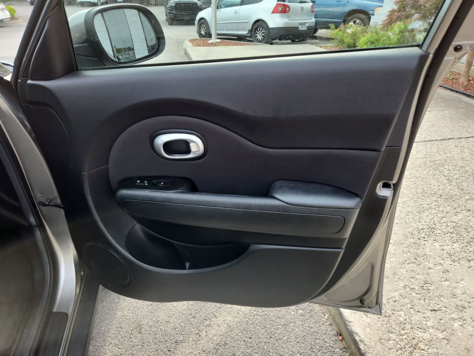 Used 2015 Kia Soul FWD image 21