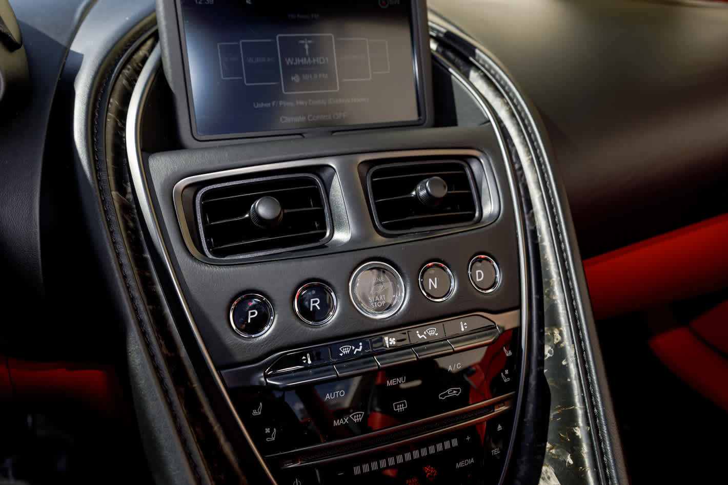 Used 2019 Aston Martin DB11 Volante image 47