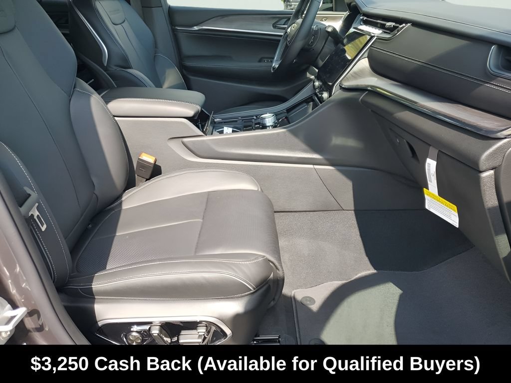 New 2025 Jeep Grand Cherokee Overland w/ Adv Protech Group III AWD/4WD image 21