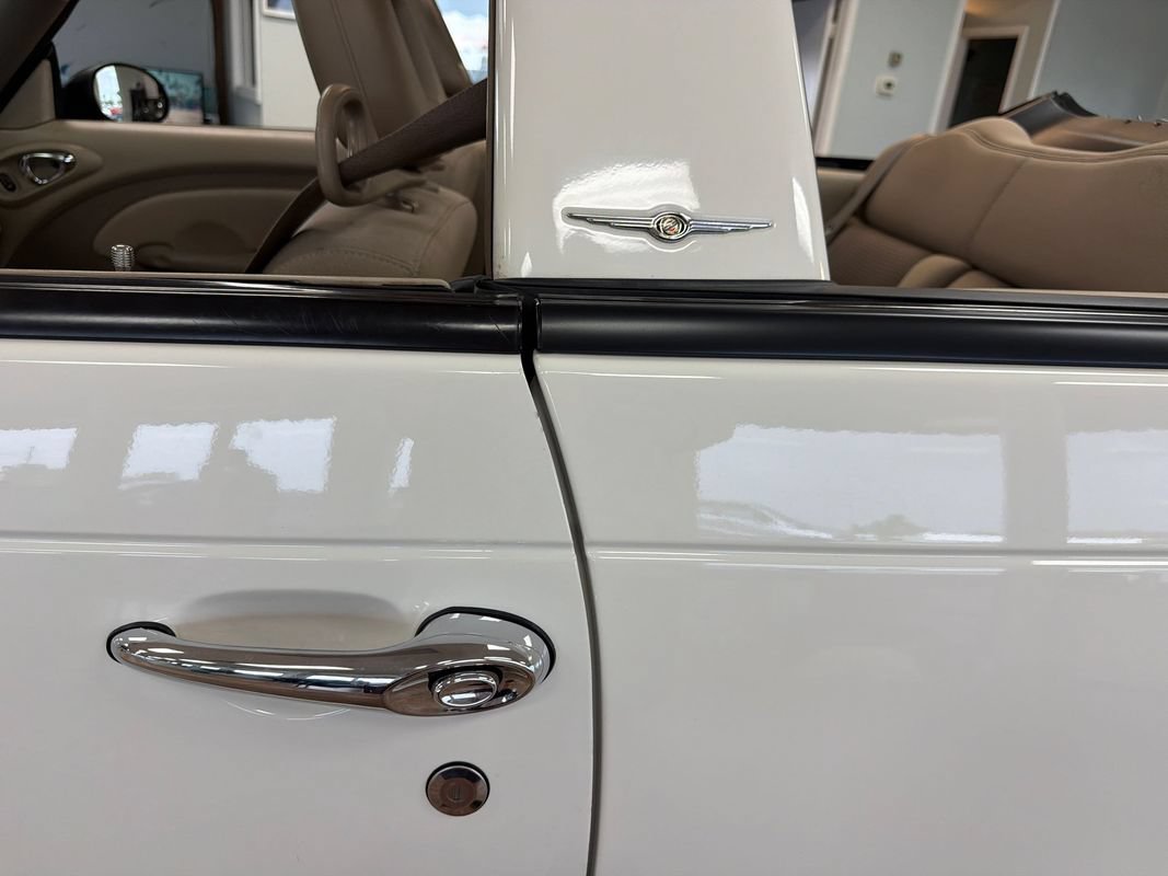 Used 2008 Chrysler PT Cruiser Convertible FWD image 26