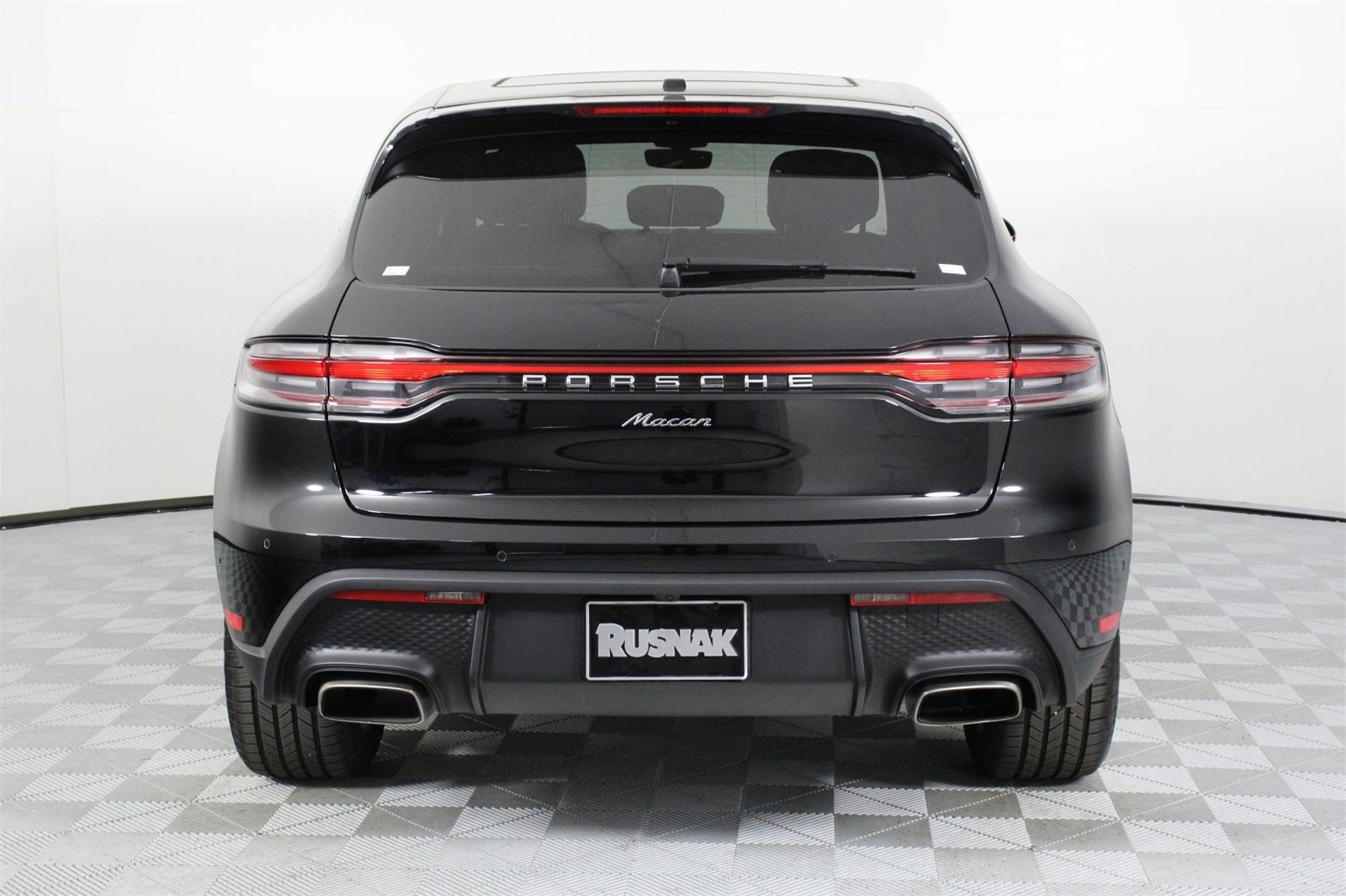 Used 2025 Porsche Macan image 6