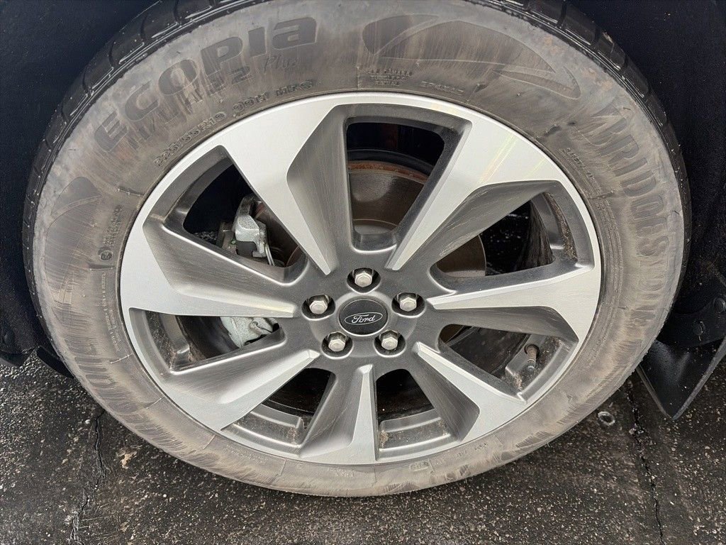 Used 2023 Ford Escape Platinum w/ Premium Technology Package image 3