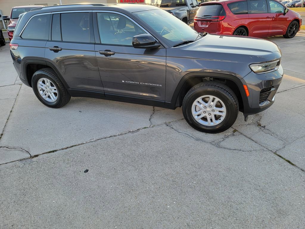 Used 2024 Jeep Grand Cherokee Laredo image 7